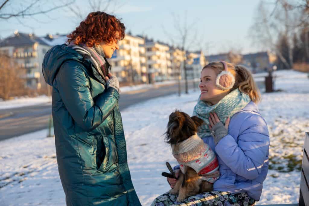 A new resident is speaking with her neighbour on the street